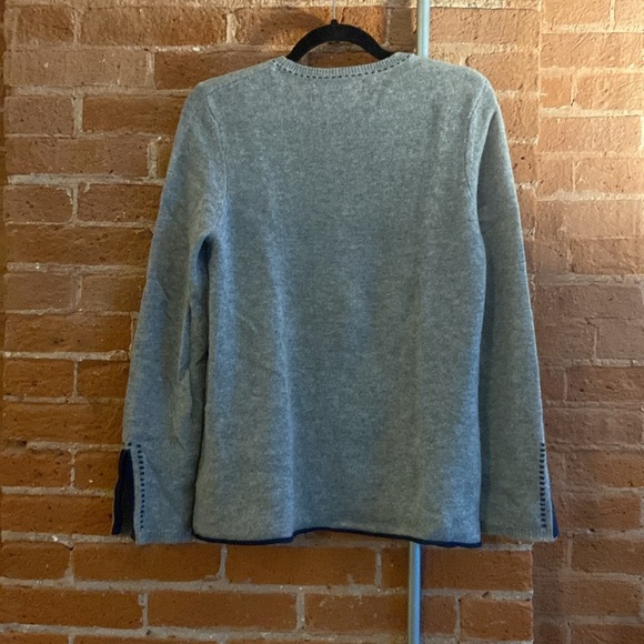 EUC Subtle Luxury Cashmere Crew with Navy Details, S/M - Picture 2 of 6